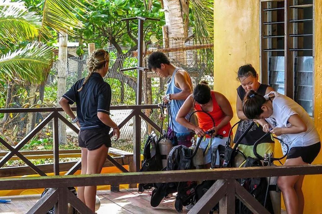 Ratu Kini Dive & Stay Isla Mana Exterior foto