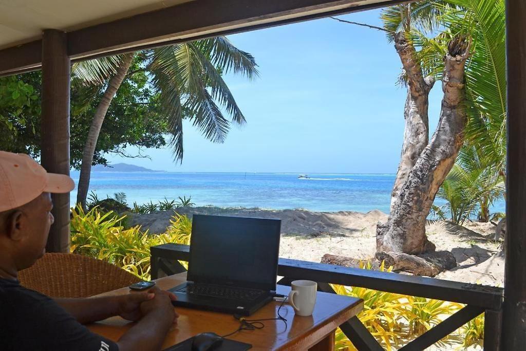 Ratu Kini Dive & Stay Isla Mana Exterior foto